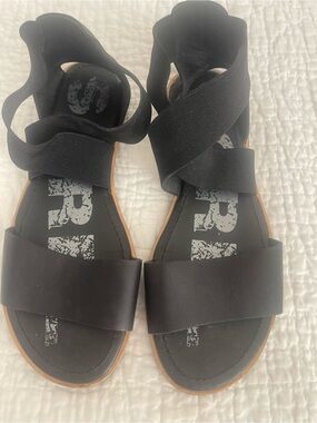 Sorel Black Strappy Cross-Band Sandals